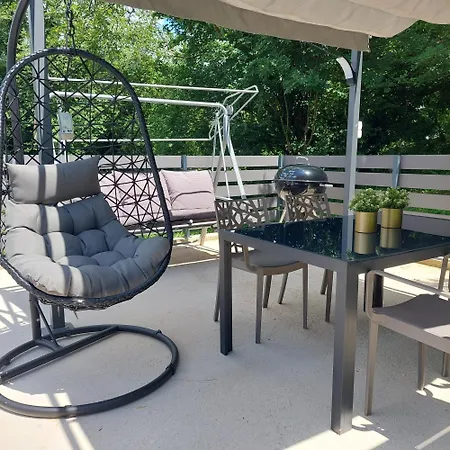 House Paola アパート *